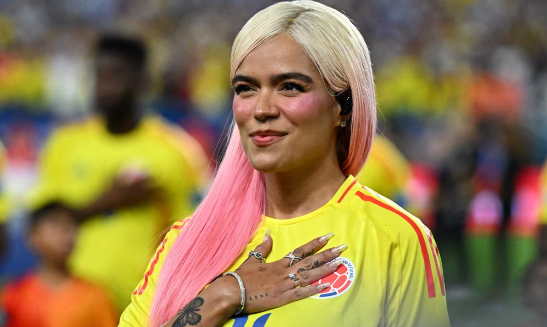 Ola de críticas a Karol G tras interpretación del himno de Colombia en la final de la Copa América