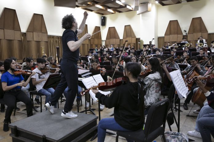 Gustavo Dudamel dirigirá la Sinfónica Nacional Infantil en Estados Unidos