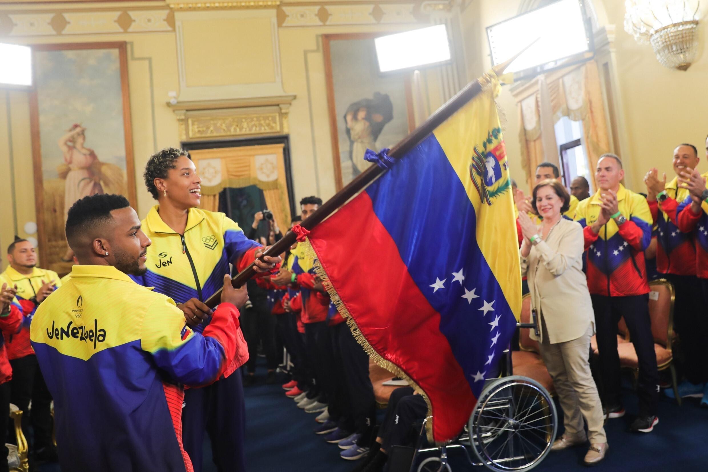 París 2024: los abanderados más conocidos en la ceremonia inaugural