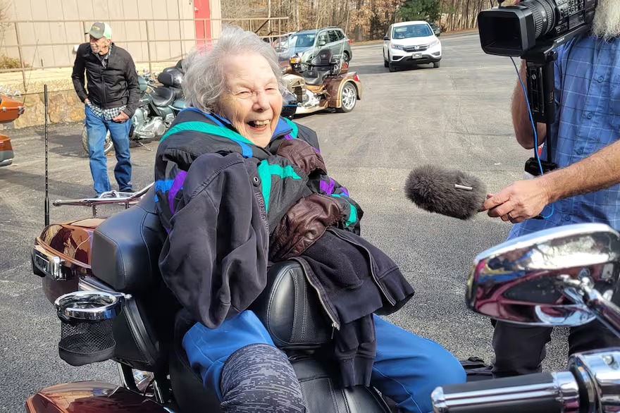 Mujer de 104 años revela su clave de longevidad: ¡No lo van a creer!