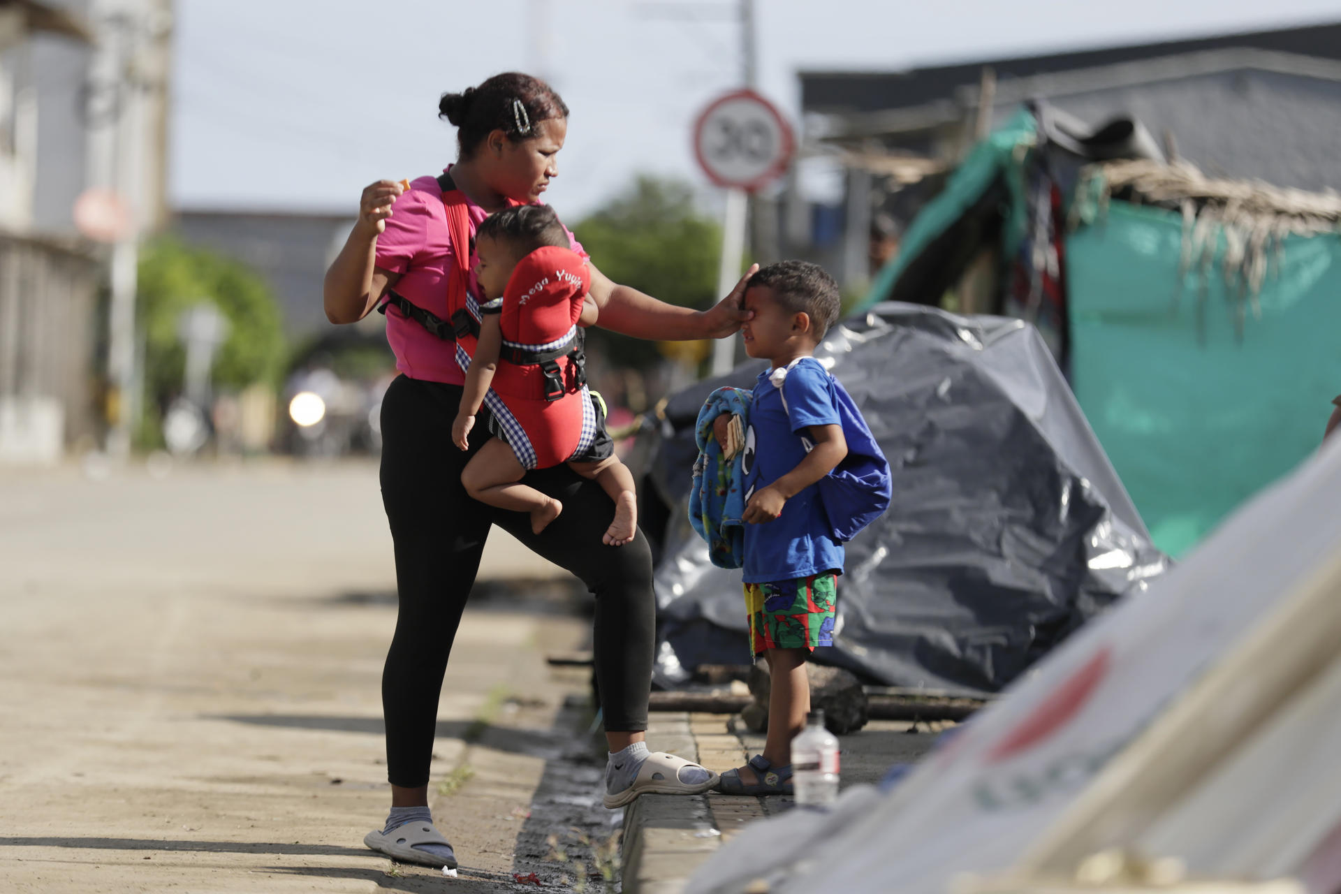 Darién, the hell that migrant mothers camouflage as an adventure for their children