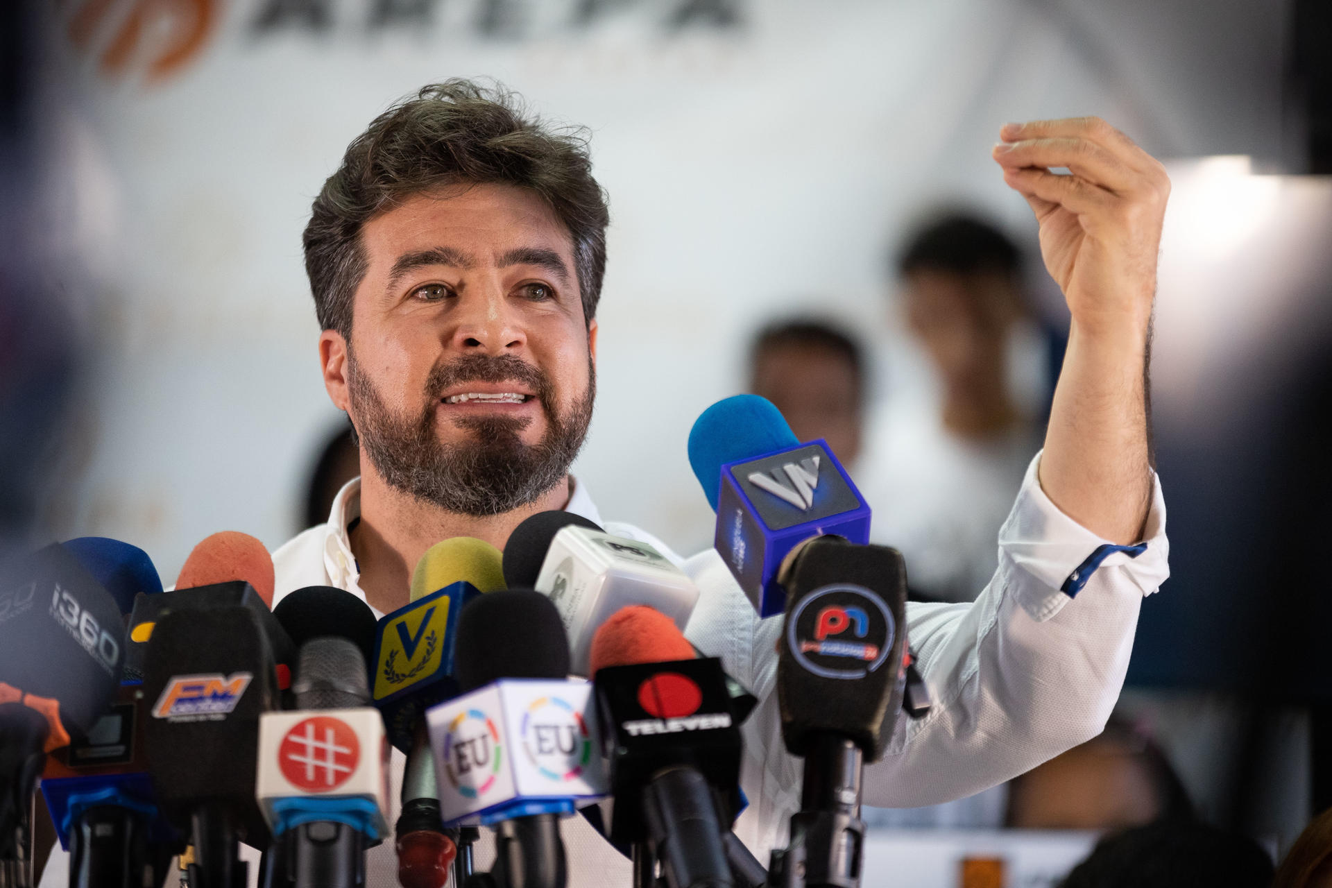 Candidato Ceballos dice que el Gobierno subestimó los daños de Beryl en costa de Venezuela