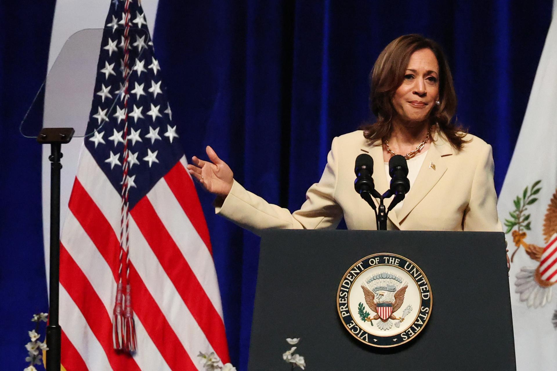 El Comité Nacional Demócrata anunció las nuevas normas que permitirían a Kamala Harris, convertirse en candidata oficial a la presidencia.