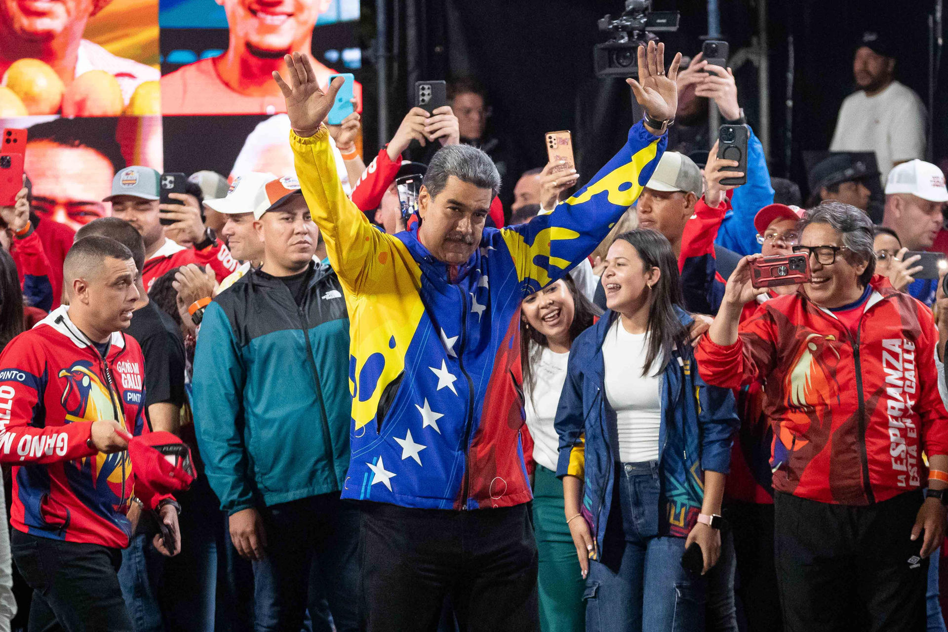 Maduro pide «respeto a la voluntad popular» tras ser proclamado presidente reelecto