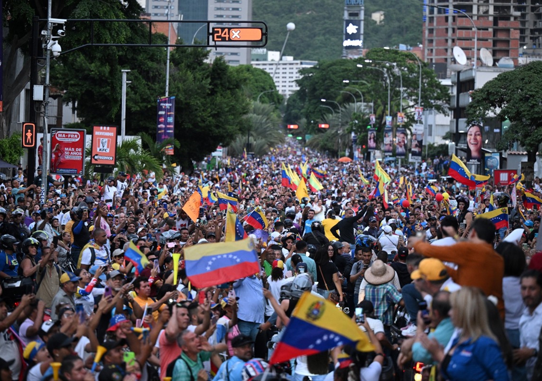 VENEZUELA-ELECTION-CAMPAIGN-GONZALEZ-MACHADO-SUPPORTERS