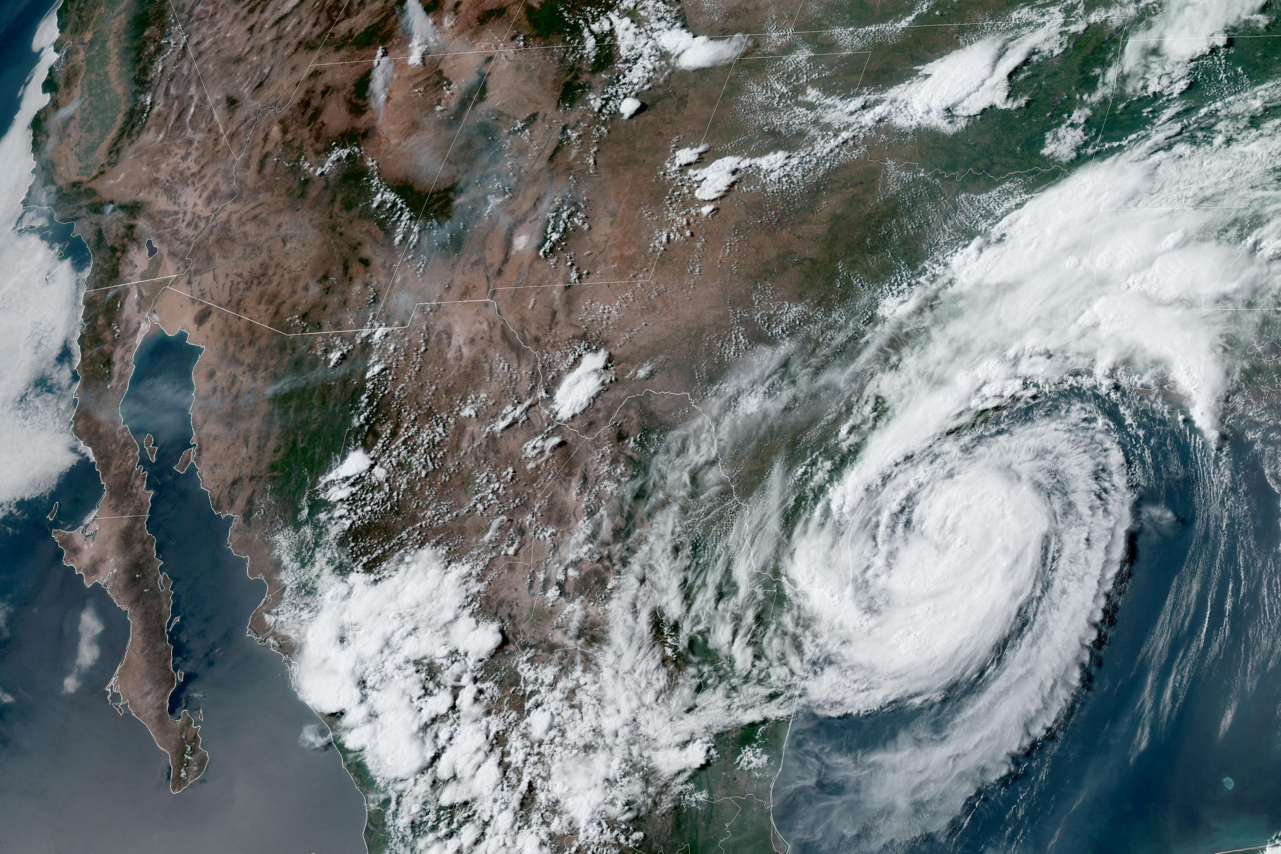 Huracán Beryl toca tierra en Texas con fuertes lluvias, marejadas y cortes de energía