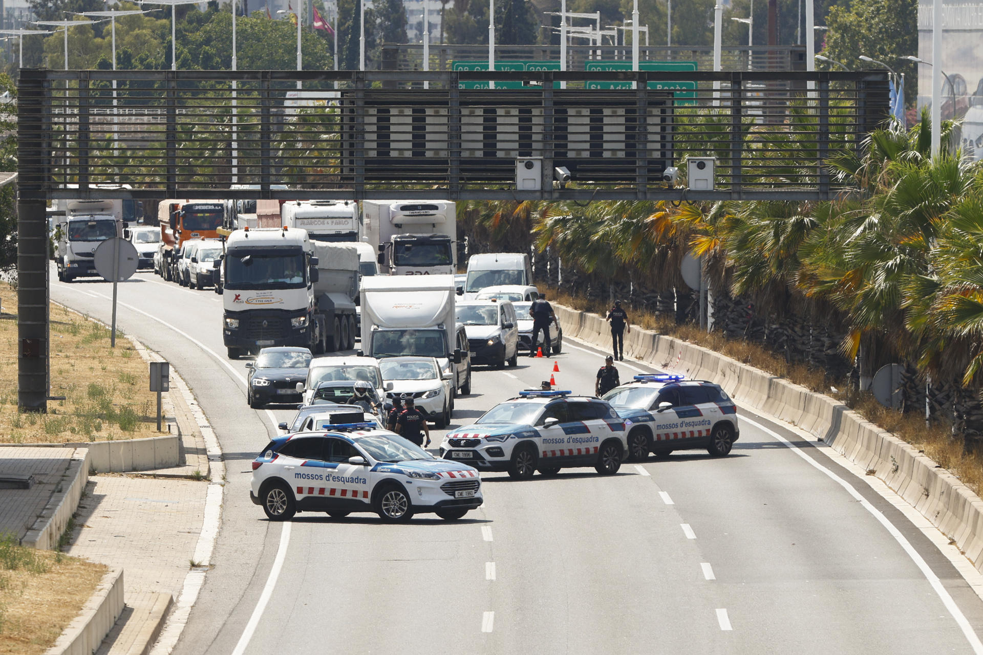 La operación «Jaula» de los Mossos para localizar a Puigdemont provoca retenciones viarias