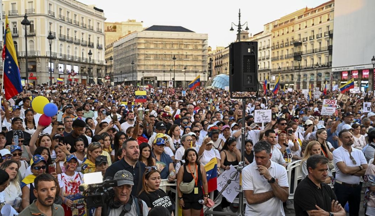 Venezolanos piden a España que se agilicen permisos de residencias y trabajo