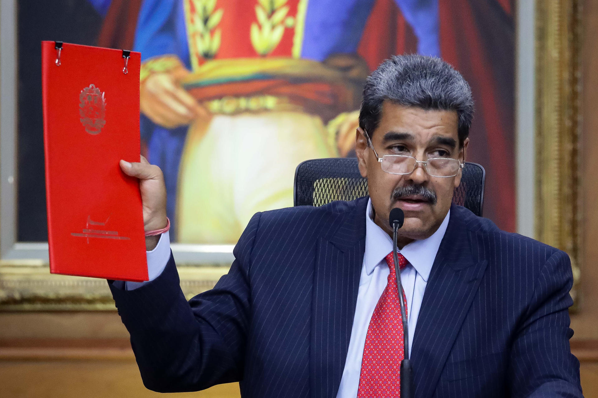 Nicolás Maduro dice que González Urrutia y Machado «tienen que estar detrás de la reja»