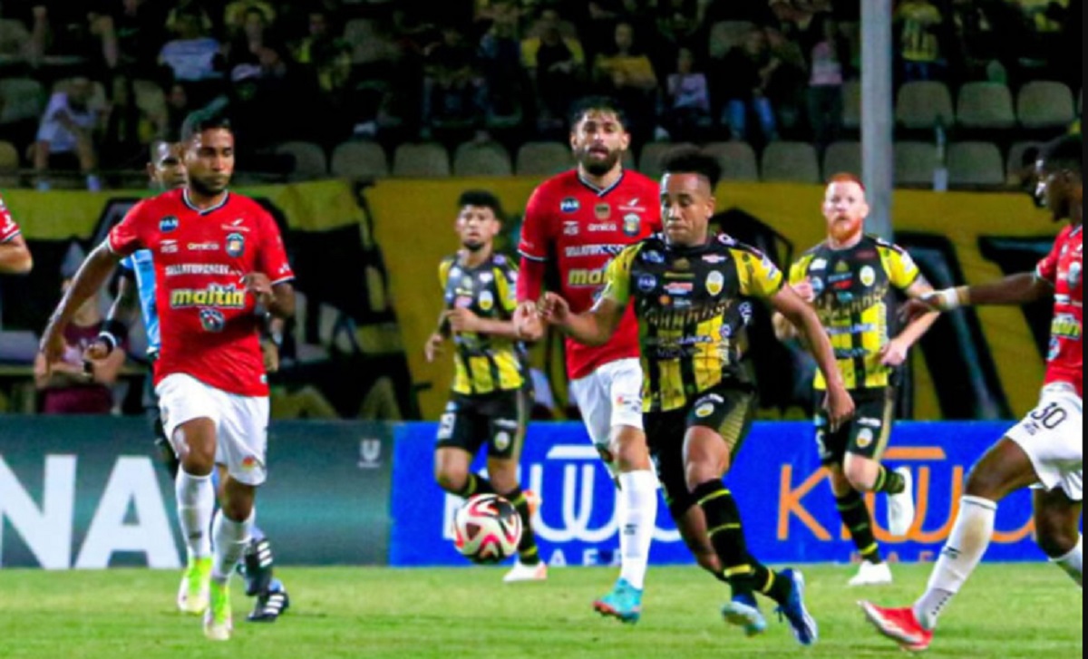 Deportivo Táchira y Caracas empataron en un polémico final