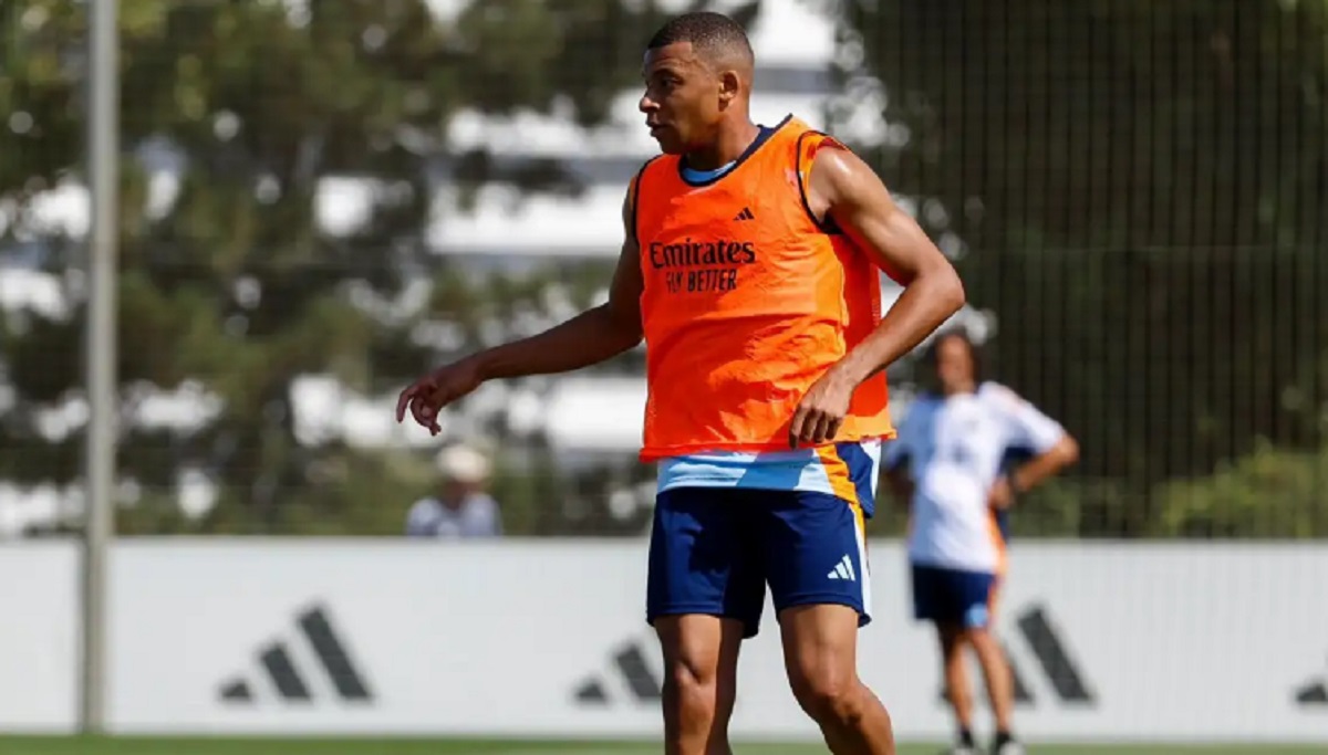 Mbappé recibe su primera convocatoria con el Real Madrid