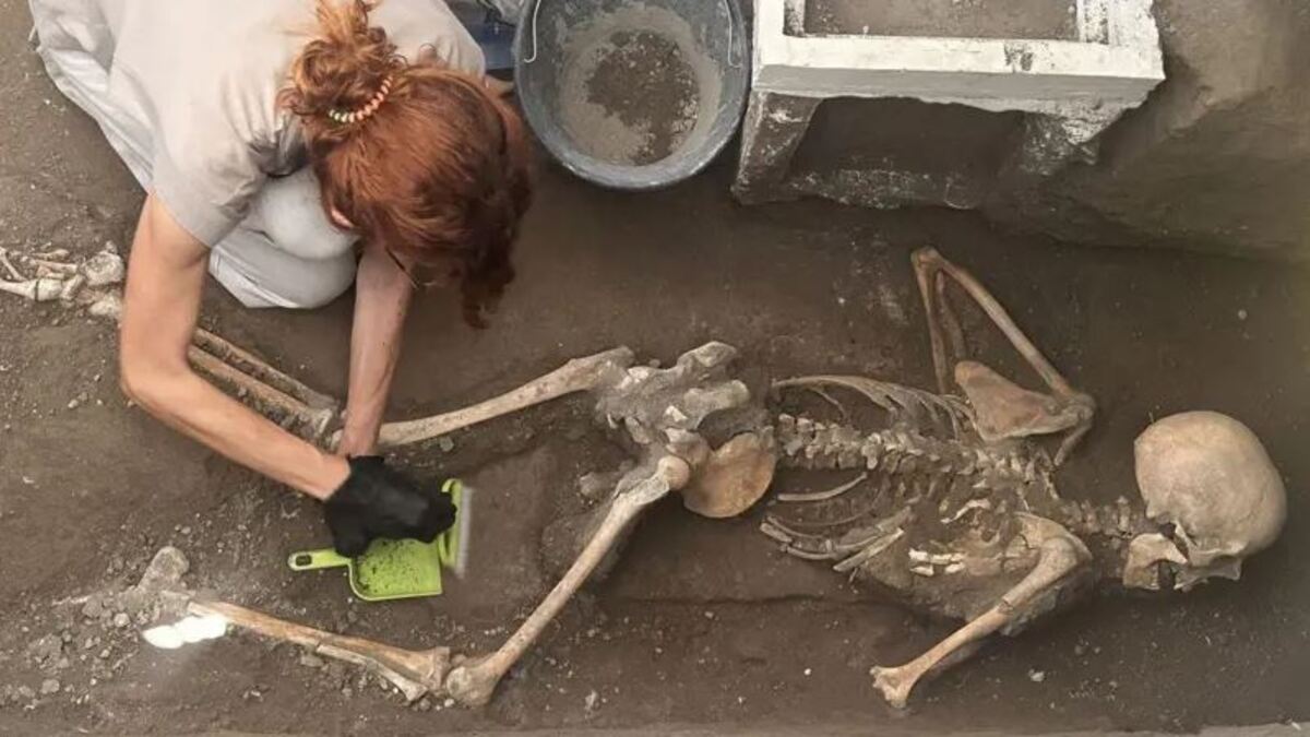 El fascinante hallazgo en Pompeya de los cuerpos de una pareja víctima del Vesubio junto a un pequeño tesoro