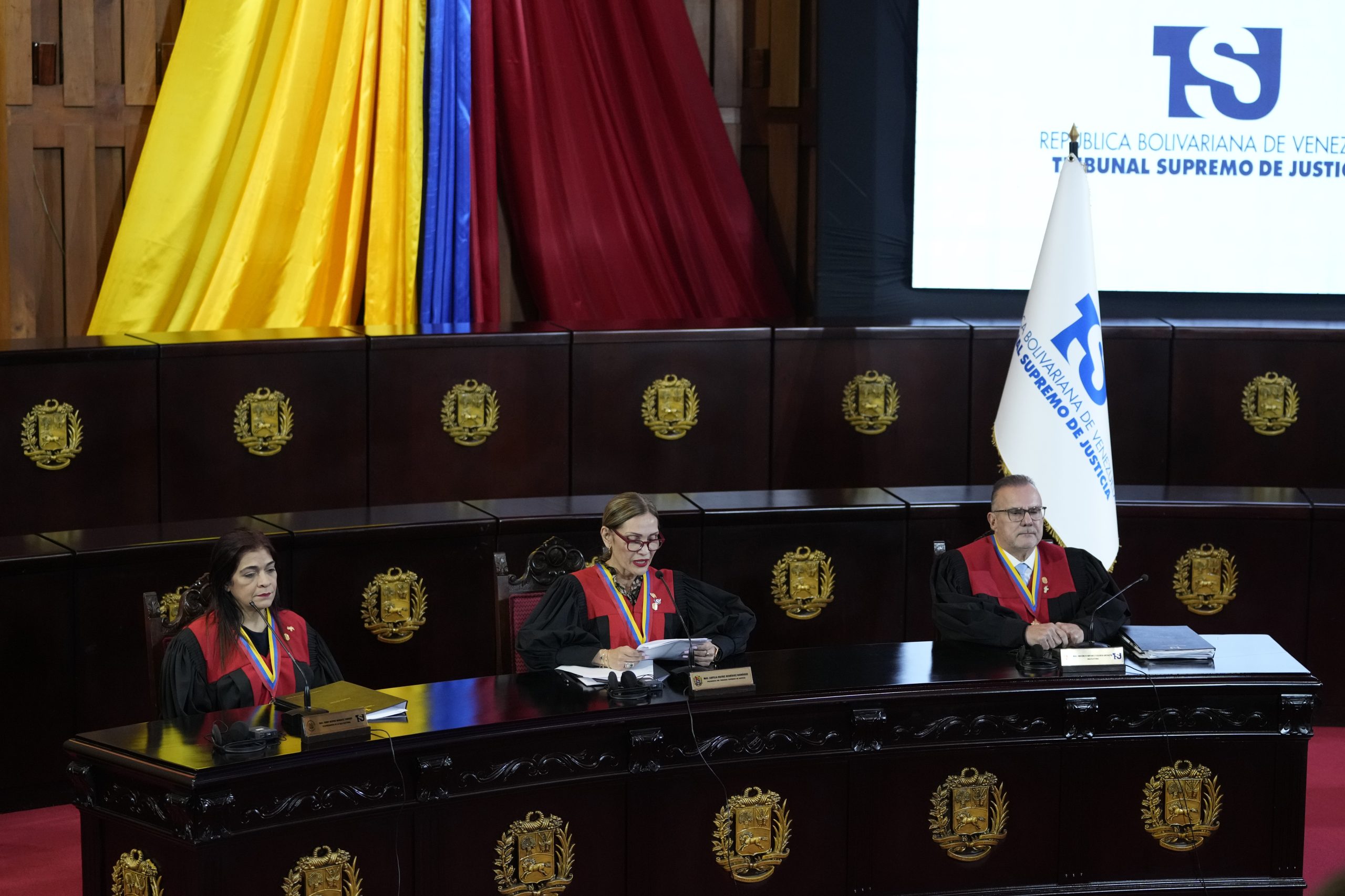 Opacidad y proselitismo político: así es el TSJ que ratificó la “victoria” de Maduro