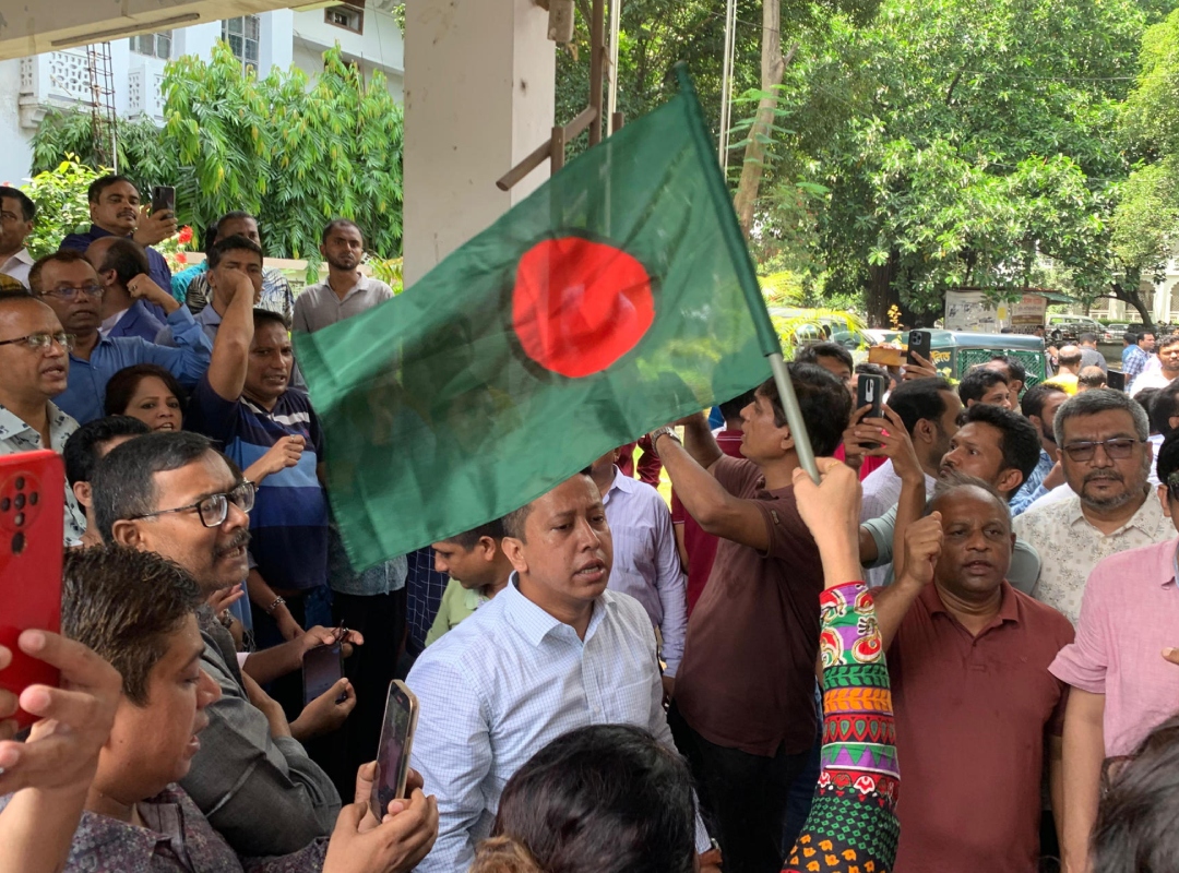 Renuncia jefe del Supremo de Bangladés tras presión de los estudiantes