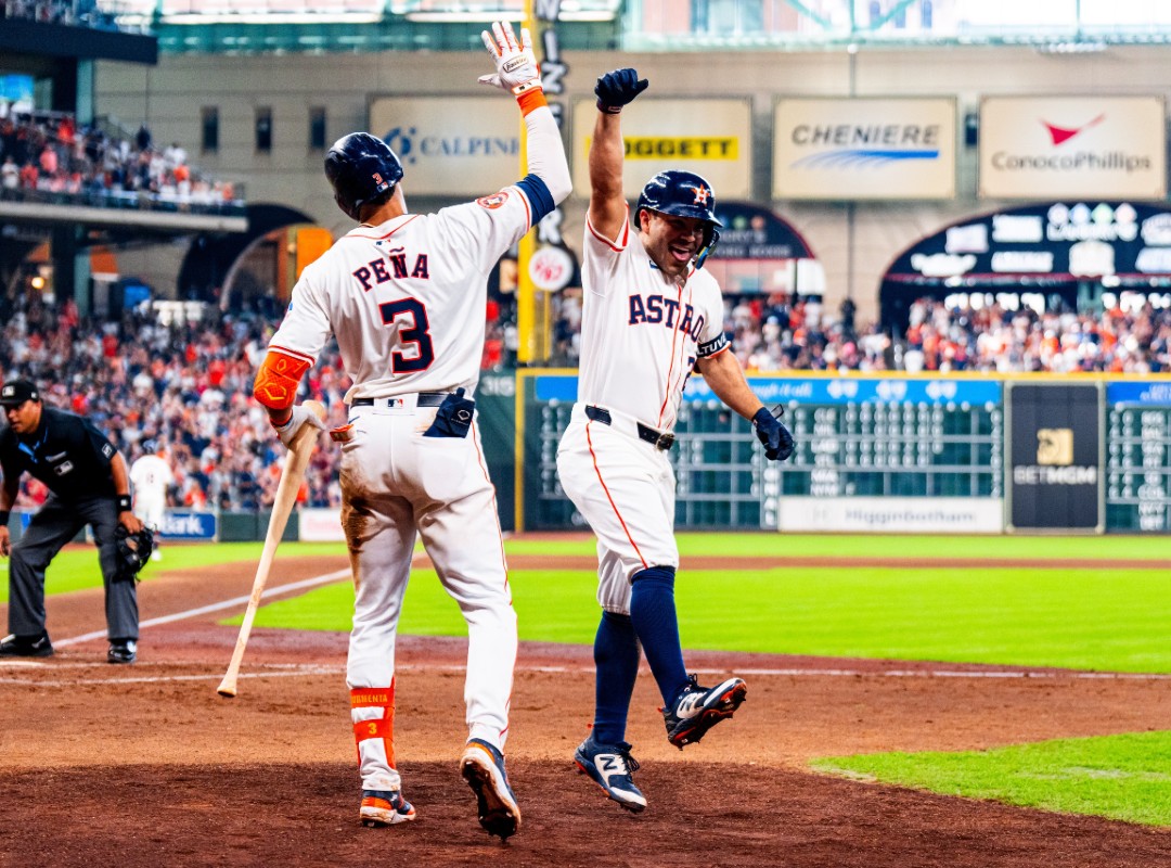 José Altuve lidera el triunfo de los Astros y queda a un paso de las 800 remolcadas