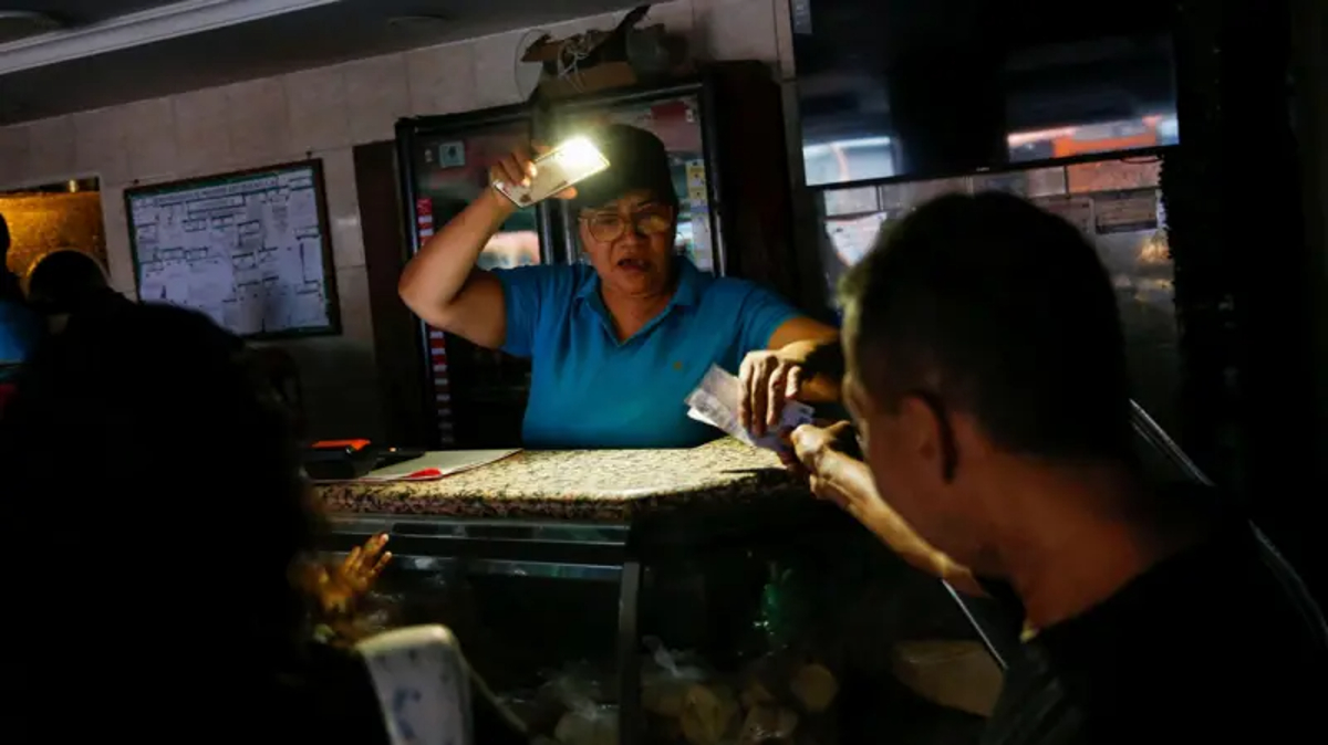 El apagón que dejó a gran parte de Venezuela sin luz e internet y que el gobierno tachó de sabotaje