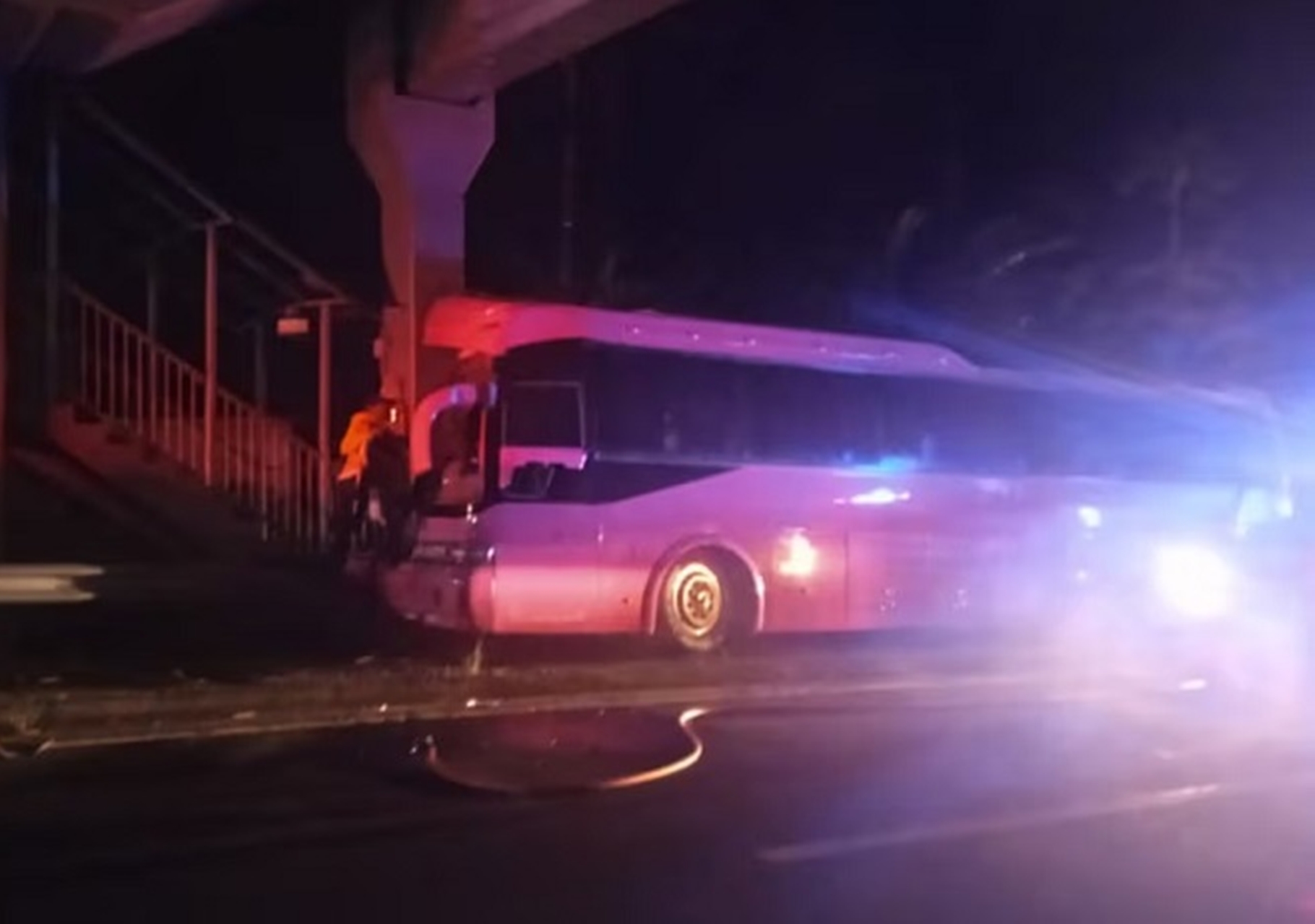 Accidente de autobús en Panamá deja 18 migrantes irregulares heridos