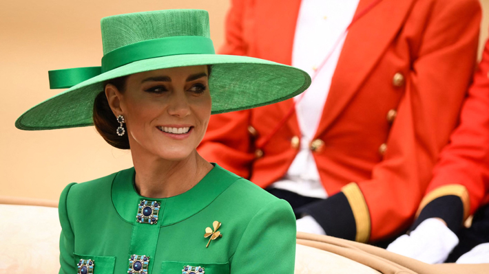 Estaba radiante y sonriente: Kate es nuevamente vista en público al asistir a un servicio religioso en Escocia