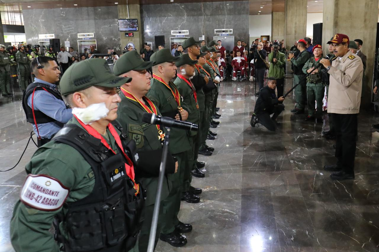 Maduro felicita militares