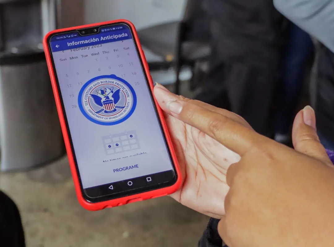 Migrantes en México pueden tramitar citas de asilo con una app del gobierno de EE UU