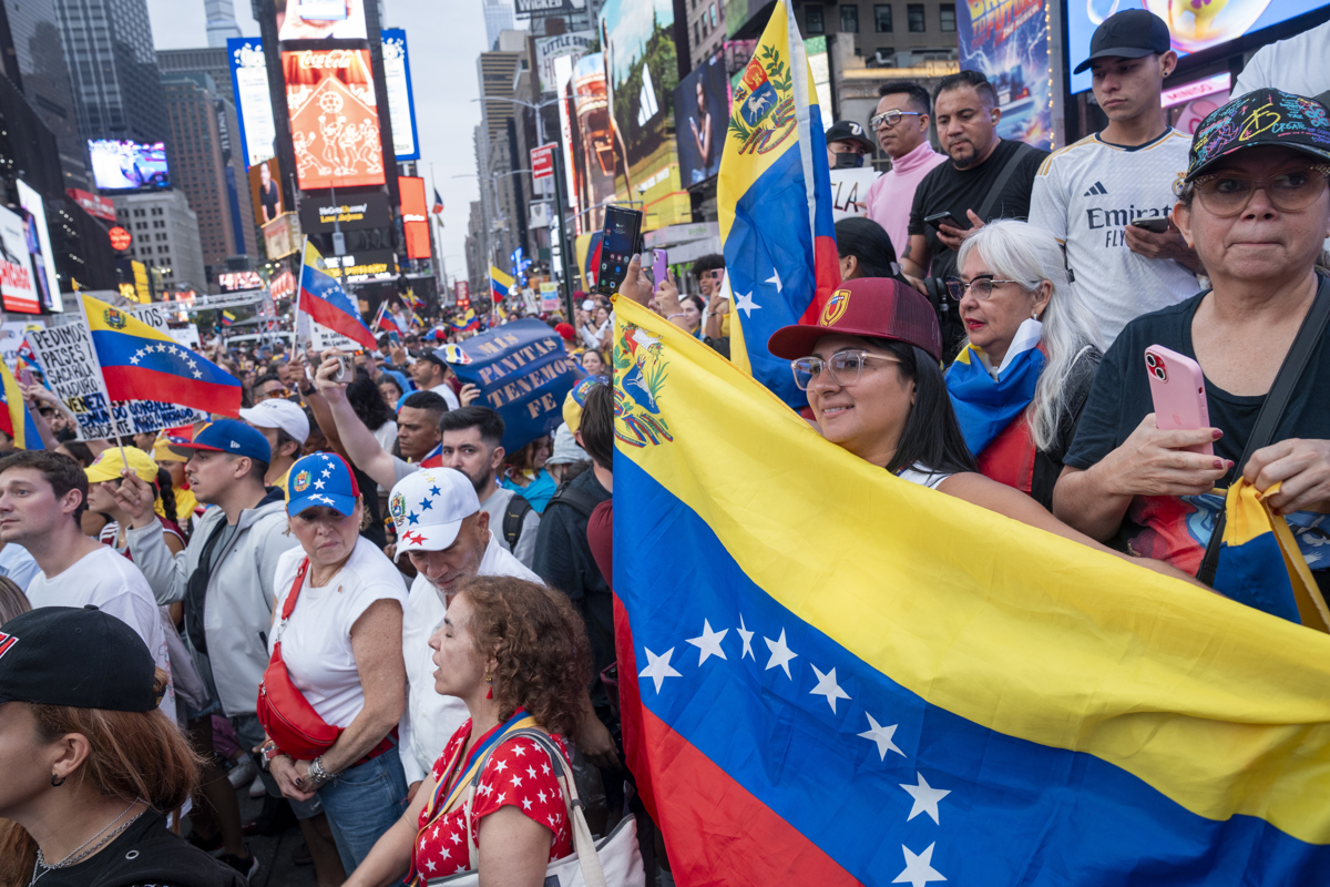 Protesta de venezolanos en la plaza de Times Square, en Nueva York. Foto: EFE.