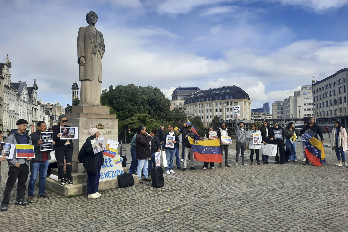 Venezolanos en Bélgica exigen que se reconozca a Edmundo González como presidente