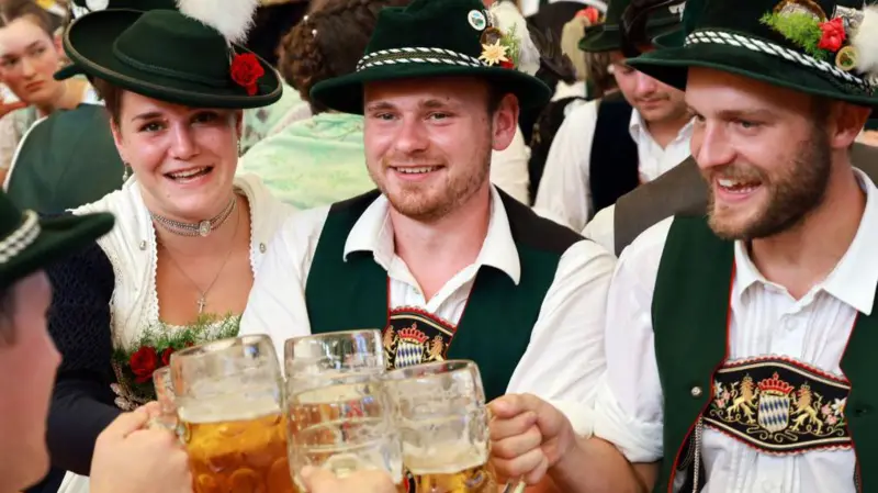 4 curiosidades de la Oktoberfest, la fiesta de la cerveza que nació en Alemania pero ahora también se celebra en América Latina y el resto del mundo