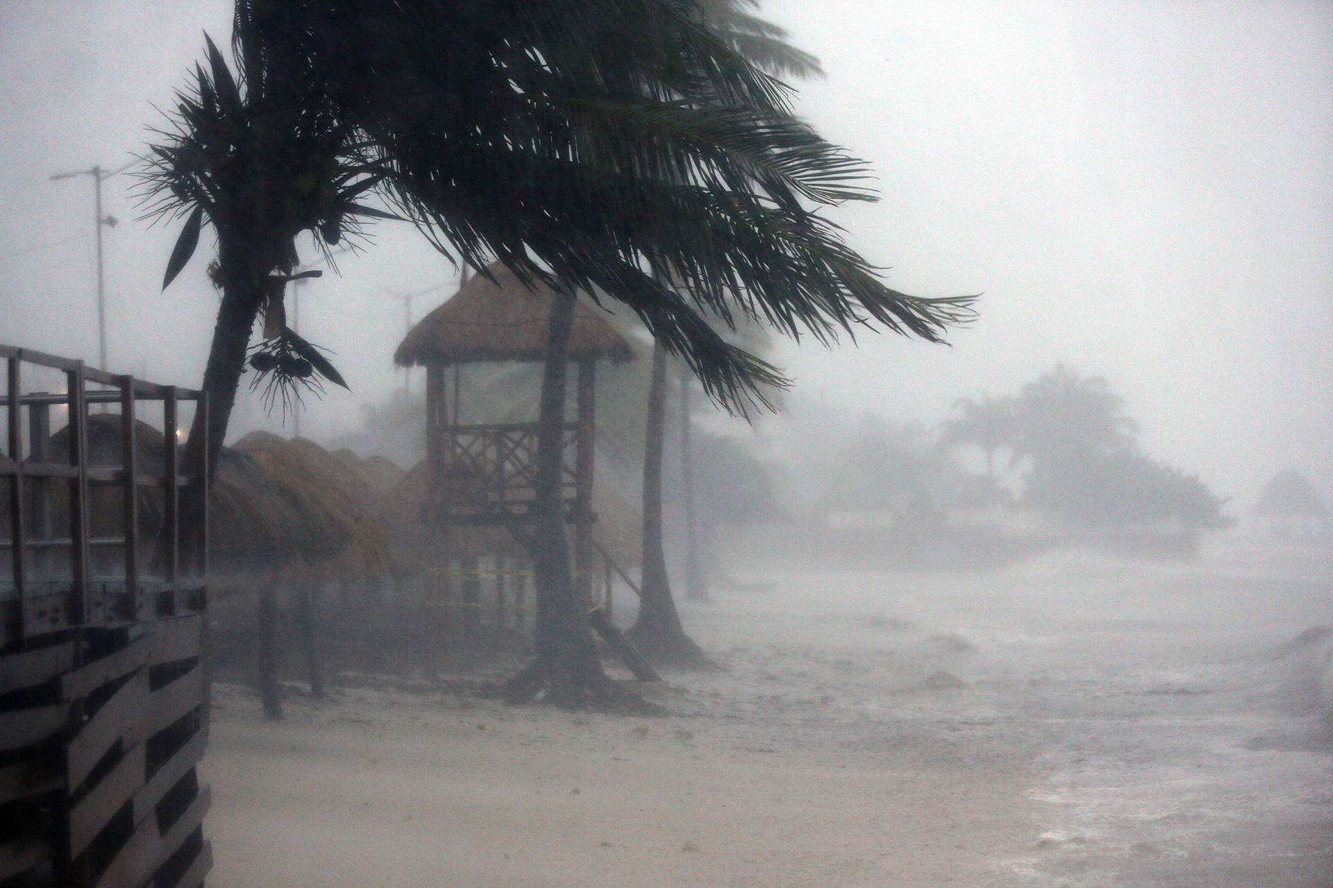 Helene se convierte en huracán frente a la península de Yucatán: ¿cuál es su trayectoria?