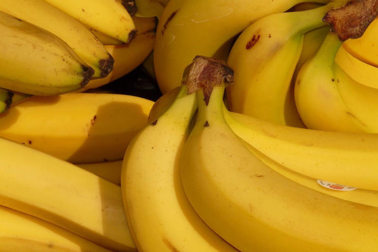 El lugar poco conocido para guardar las bananas por mucho tiempo y evitar que se pudran