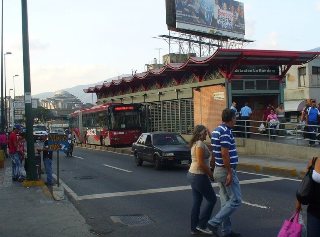 Conductores recibirán multa de 30 euros si circulan por canal del BusCaracas