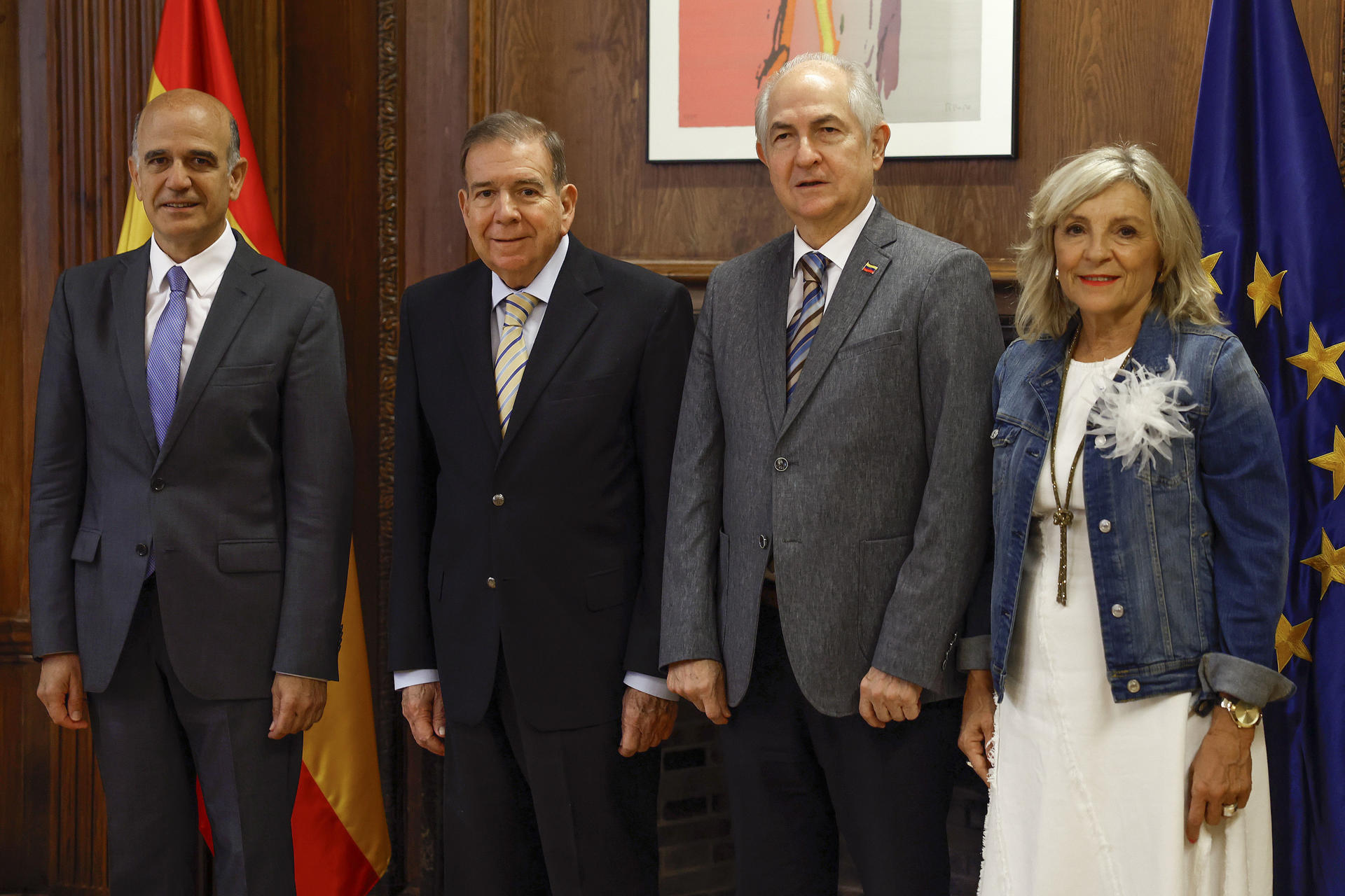 Venezuelan opposition leader Edmundo González Urrutia meets with UPN deputy Alberto Catalán and senator María Caballero