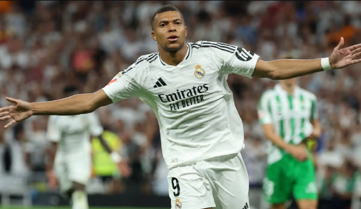 Mbappé anotó sus primeros dos goles con el Real Madrid