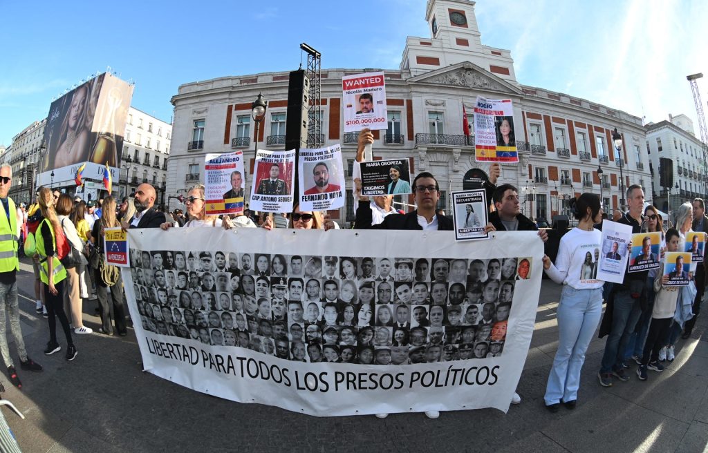 Presos políticos en Venezuela fueron homenajeados en protesta en Madrid. EFE