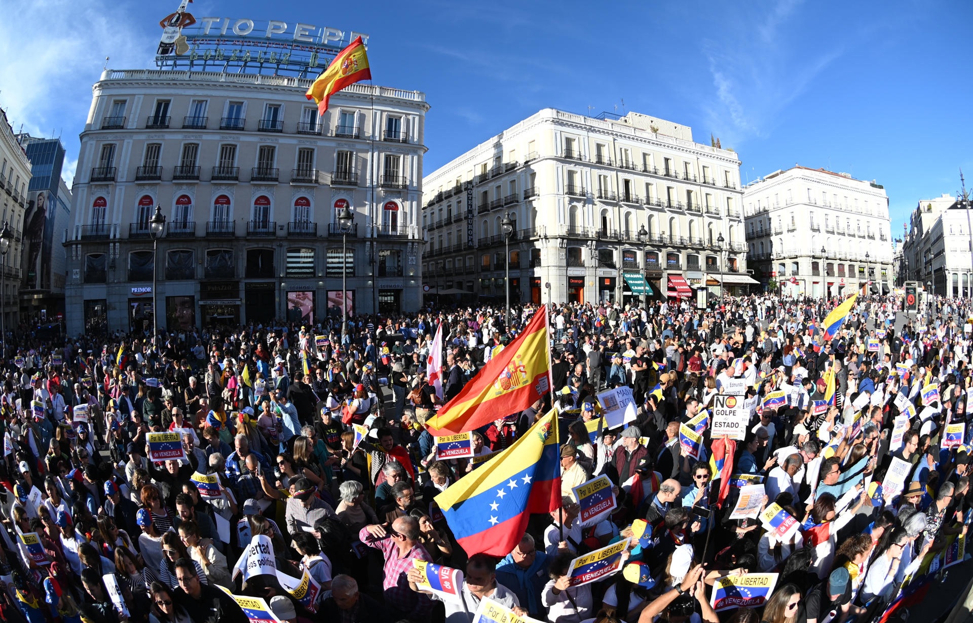 Miles de venezolanos llenaron la Puerta del Sol en Madrid para exigir el fin del gobierno de Maduro