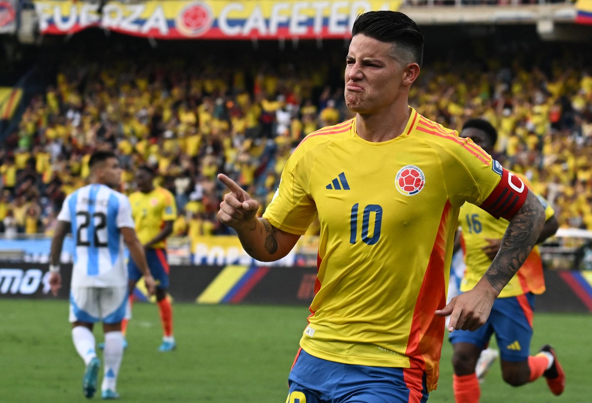 Colombia se impuso a Argentina 2-1 en el agobiante calor de Barranquilla