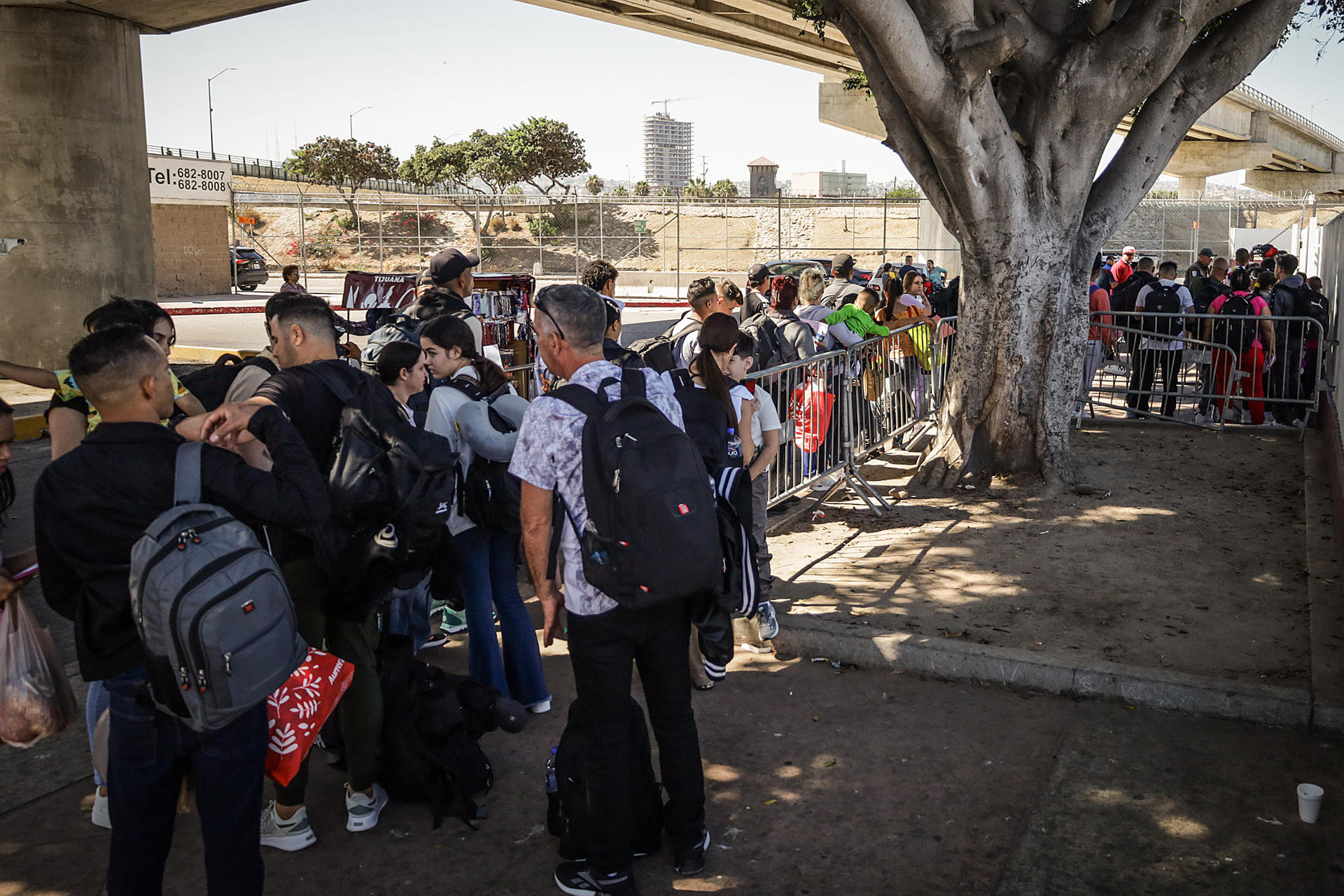 Activistas acusan a la oficina fronteriza de EEUU de rechazar migrantes con citas de asilo