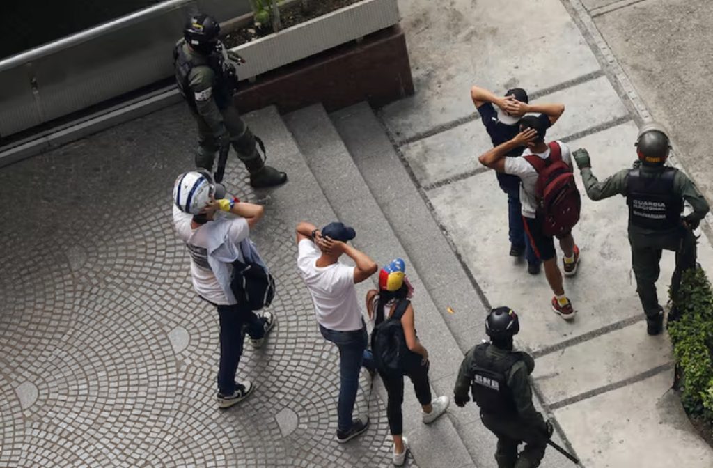 Protestas poselectorales: denuncian que adolescentes detenidos fueron torturados en la sede de la PNB