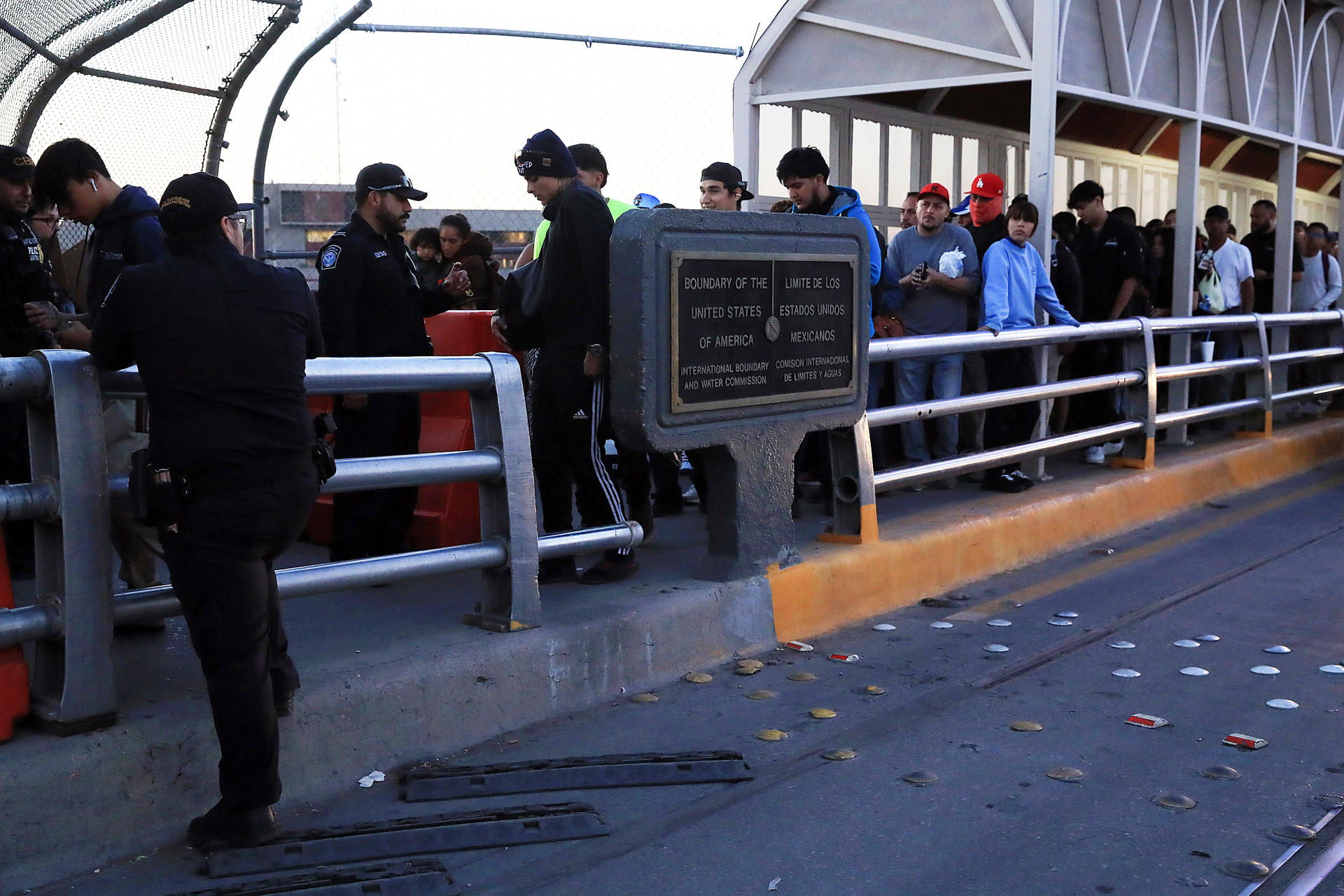 Migrantes perciben un paso más ordenado en la frontera México-EE.UU. con medidas de la CBP