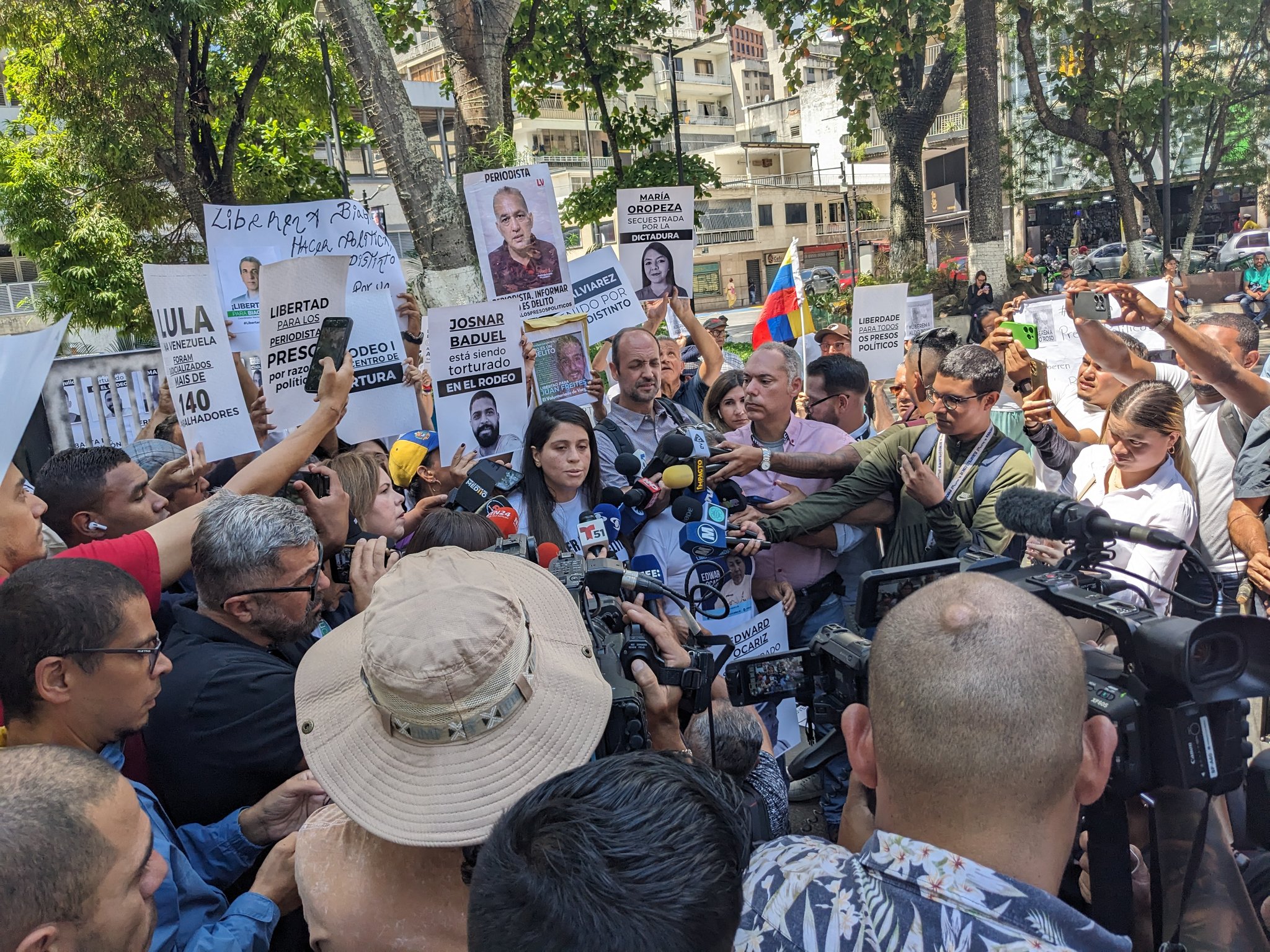 Manifestantes llegaron a la Embajada de Brasil para pedir a Lula que interceda por los presos políticos