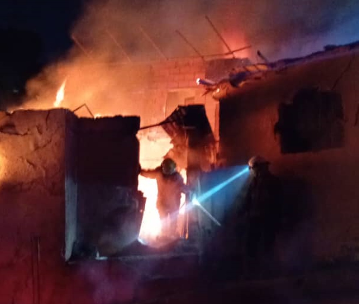 Incendio en una vivienda en Catia deja al menos tres muertos