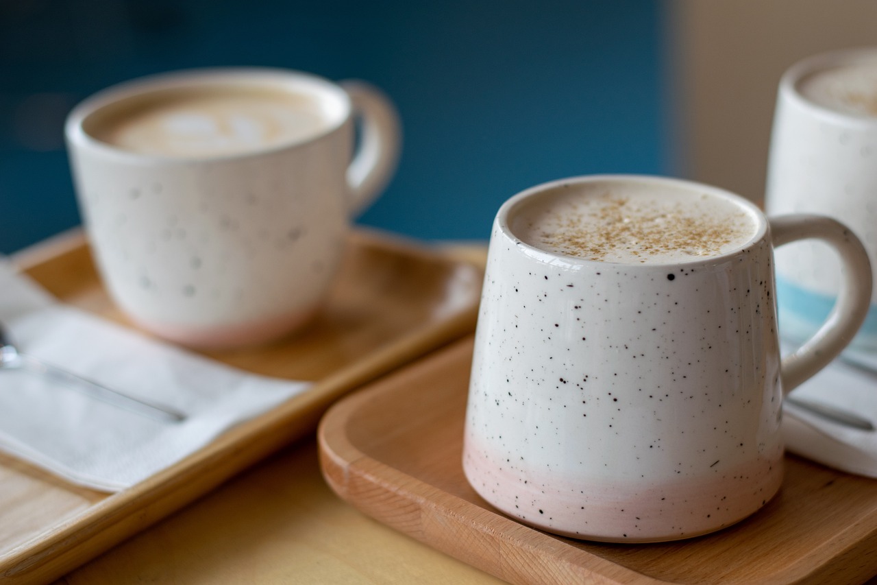 Lo que un neurólogo recomienda ponerle al café para cuidar el cerebro y la memoria