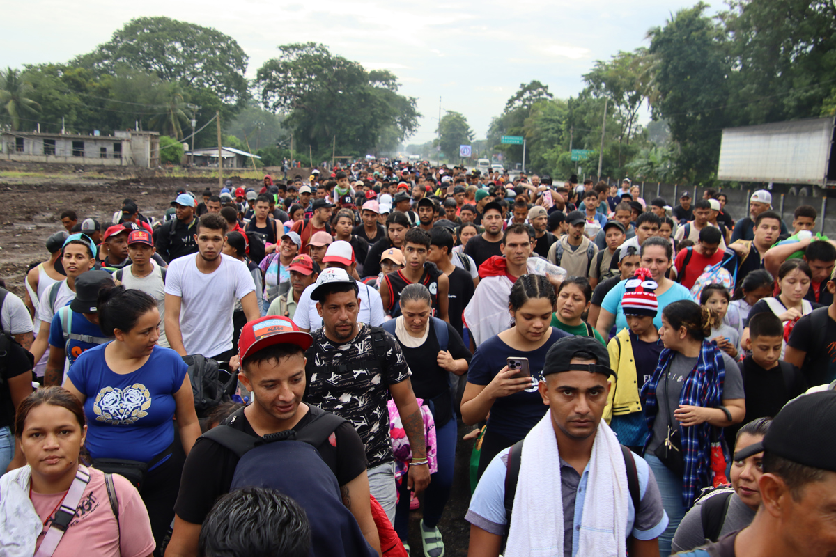 Migrantes venezolanos que huyeron de la crisis poselectoral parten en caravana de México a EE UU