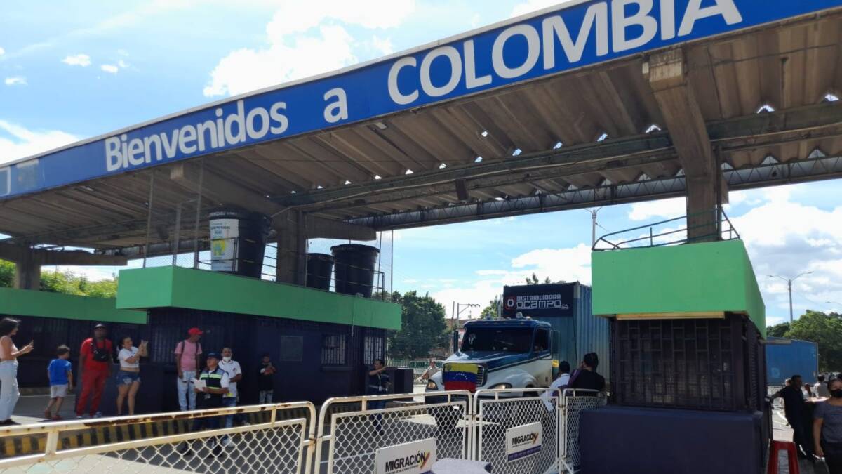 Cerraron puente Simón Bolívar por enfrentamiento entre grupos irregulares