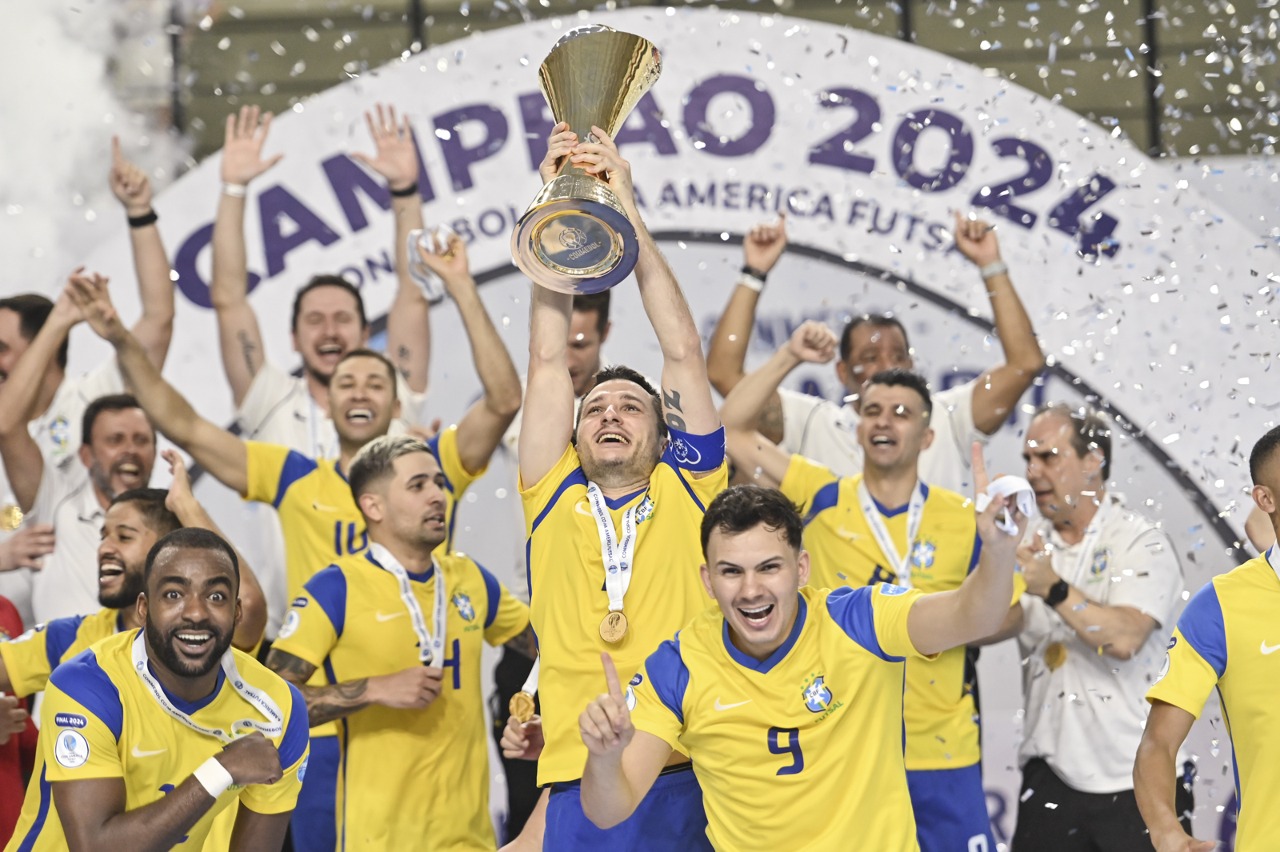 Brasil se corona hexacampeona del Mundial de Fútbol Sala tras vencer a Argentina 2-1