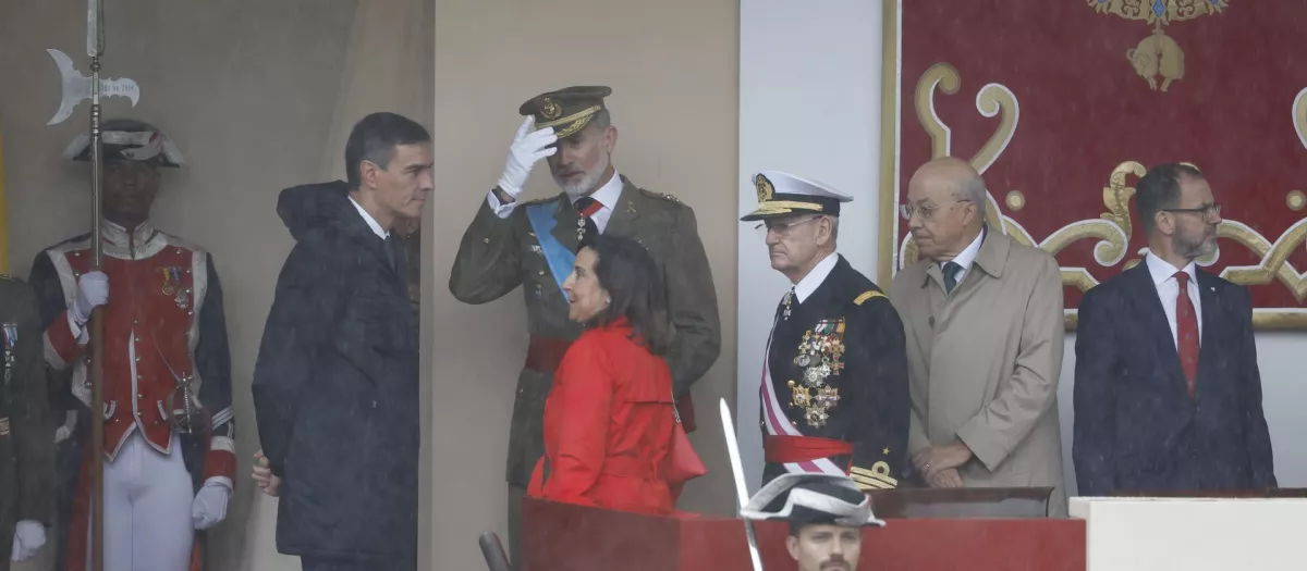 Pedro Sánchez pitado y abucheado durante el desfile del Día de la Hispanidad