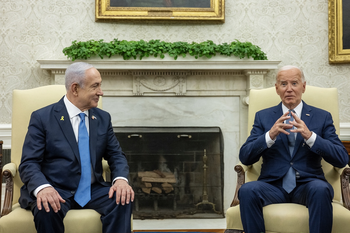 Biden discute con Israel posibles ataques contra instalaciones petroleras de Irán