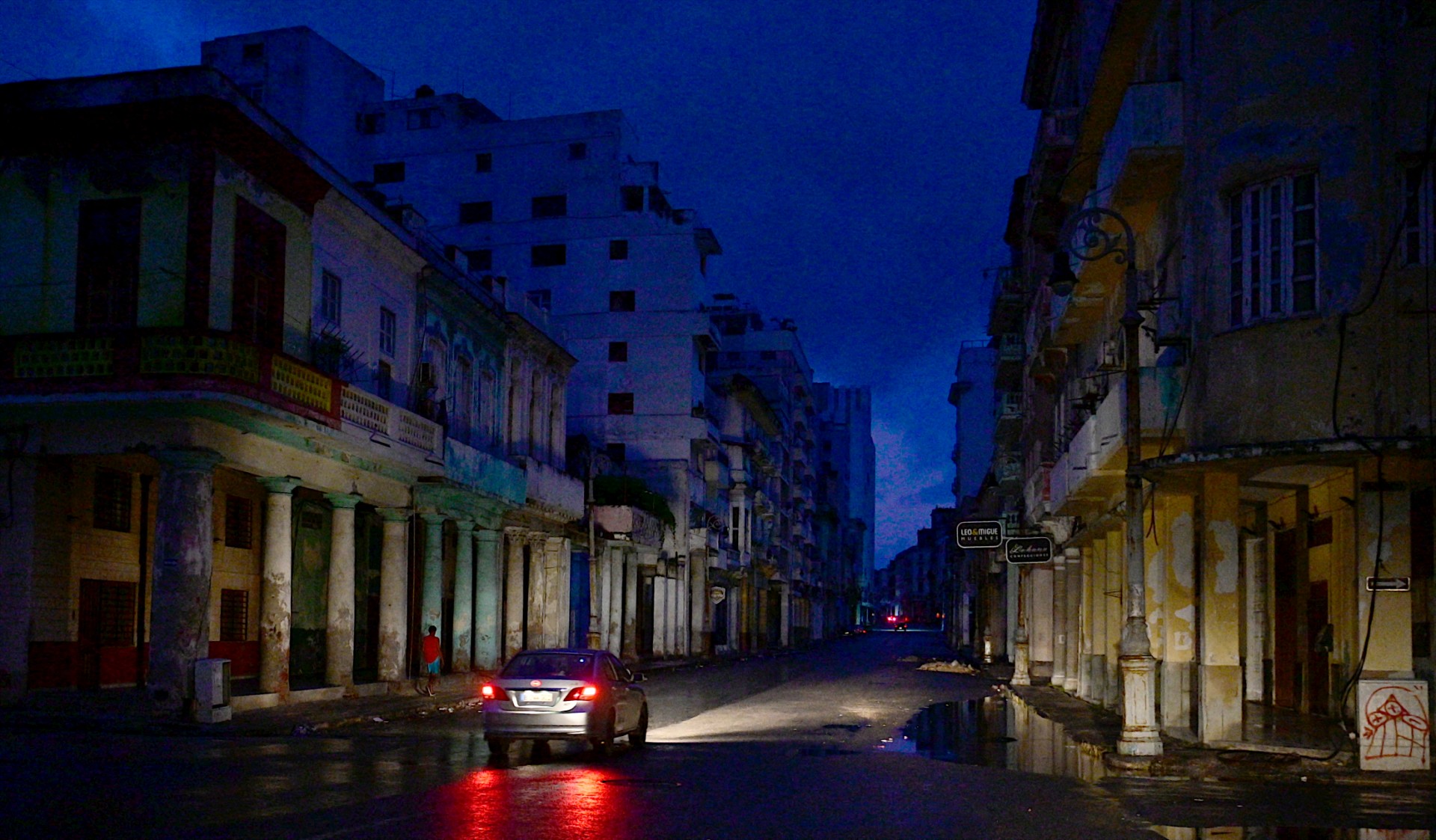 Huracán Oscar toca tierra en una Cuba sin electricidad desde hace dos días