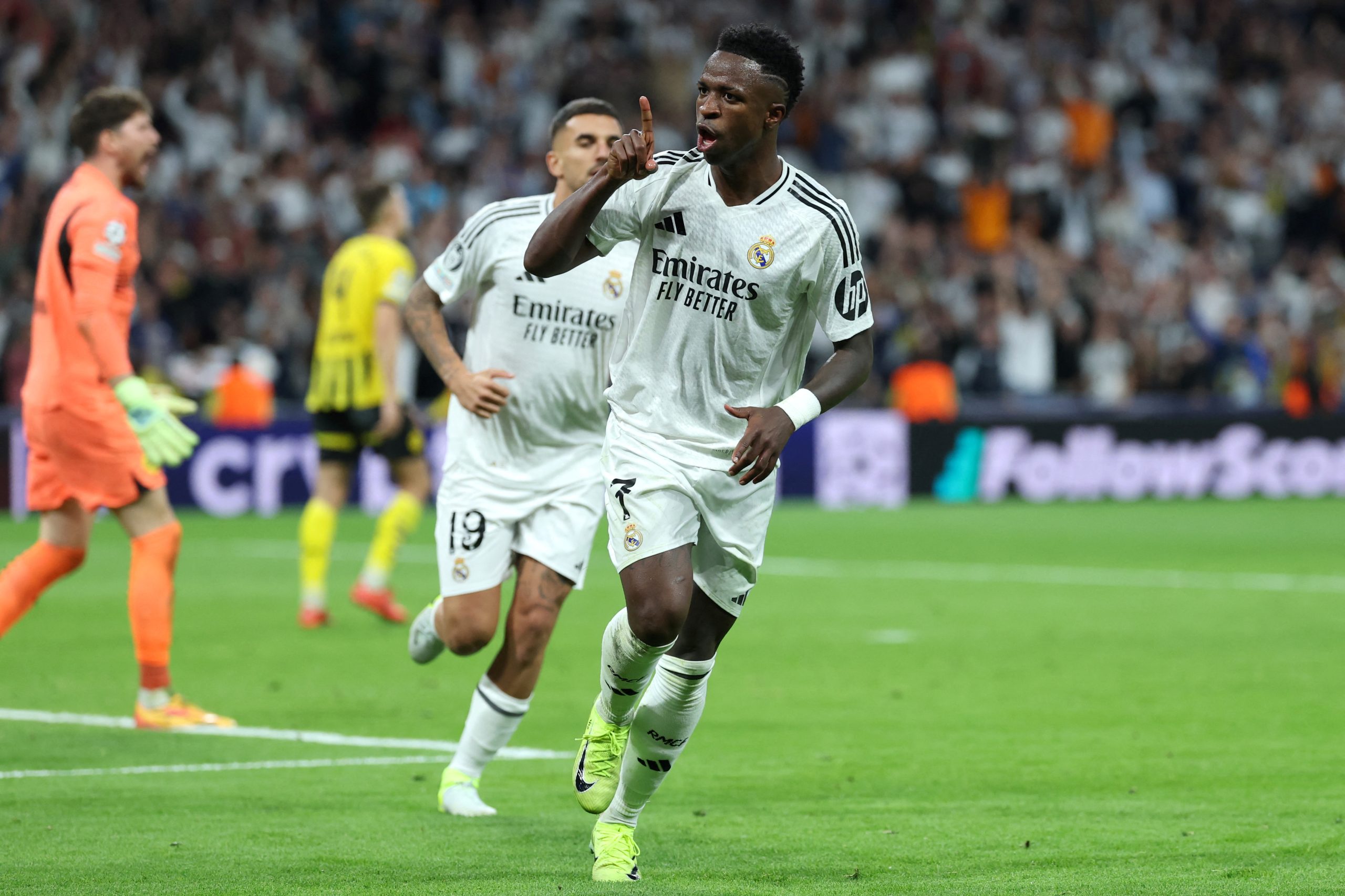 Triplete de Vinícius impulsa remontada del Real Madrid ante el Dortmund