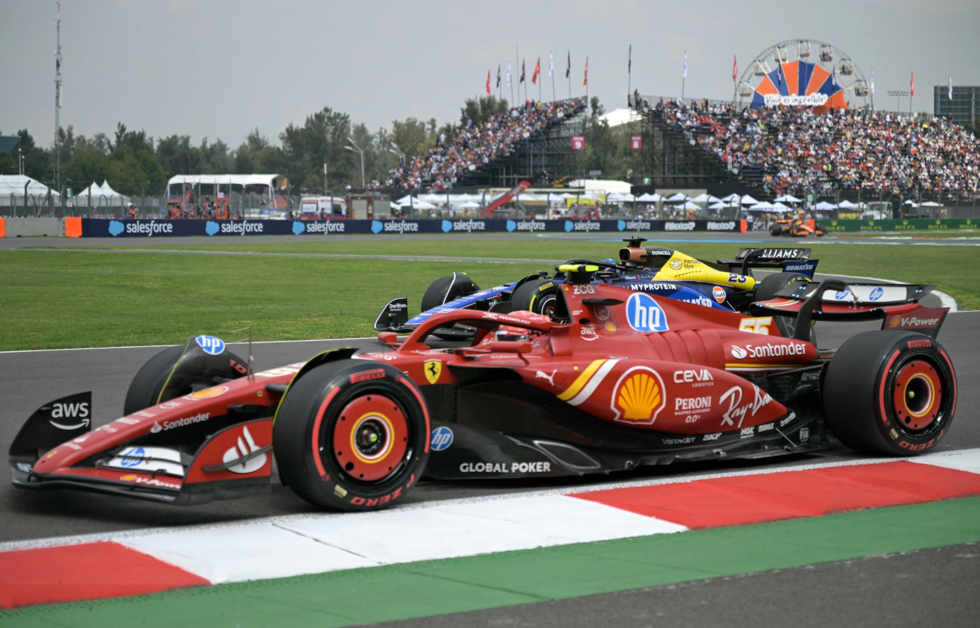 Sainz y Ferrari triunfan en México en un día de pesadilla para Red Bull