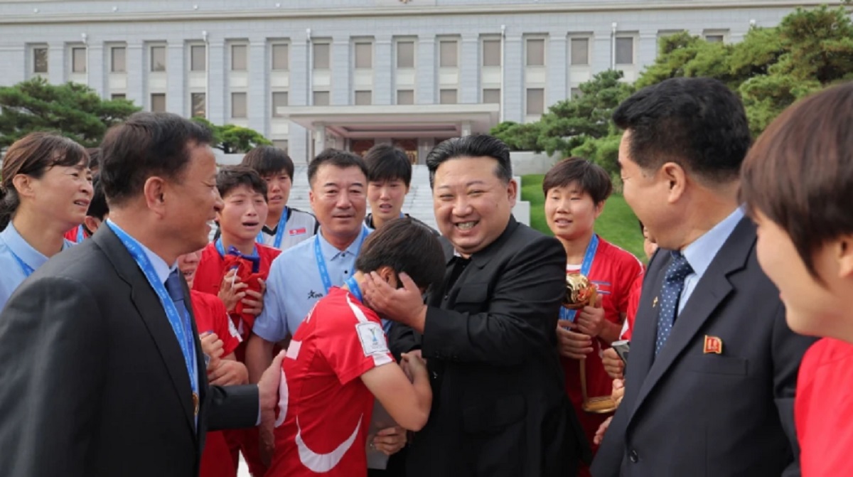 Kim Jong-un se reúne con las campeonas del Mundial Femenino Sub-20